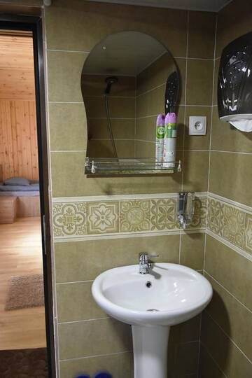 Фото номера Семейный номер с балконом Гостевой дом Wooden Guesthouse г. Степанцминда 11