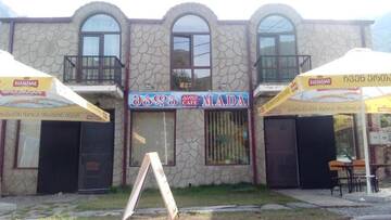 Фото номера Семейный номер с балконом Гостевой дом Wooden Guesthouse г. Степанцминда 30