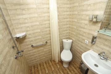 Фото номера Двухместный номер с 2 отдельными кроватями и душем Мини-отель GK Hotel г. Степанцминда 9