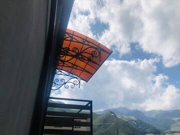 Фото номера Двухместный номер с 1 кроватью и видом на горы Отель Paradise Kazbegi г. Степанцминда 8