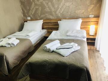 Фото номера Двухместный номер с 2 отдельными кроватями Отель Paradise Kazbegi г. Степанцминда 6