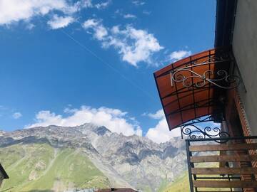 Фото номера Двухместный номер с 1 кроватью и видом на горы Отель Paradise Kazbegi г. Степанцминда 9