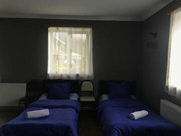 Фото номера Четырехместный номер с собственной ванной комнатой Гостевой дом Piligrim Kazbegi г. Степанцминда 9