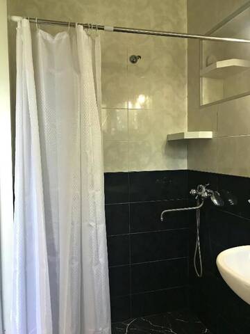 Фото номера Четырехместный номер с собственной ванной комнатой Гостевой дом Piligrim Kazbegi г. Степанцминда 23