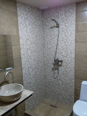 Фото номера Трехместный номер с собственной ванной комнатой Гостевой дом COZY HOUSE г. Степанцминда 6