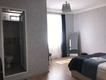 Фото номера Двухместный номер с 1 кроватью и видом на горы Гостевой дом White Inn г. Степанцминда 7