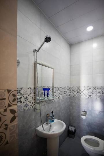 Фото номера Трехместный номер с основными удобствами Гостевой дом Guesthouse Nicolo г. Степанцминда 9