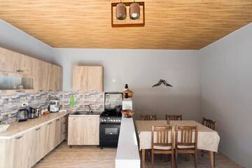 Фото номера Семейный номер с ванной комнатой Гостевой дом Guesthouse Nicolo г. Степанцминда 12