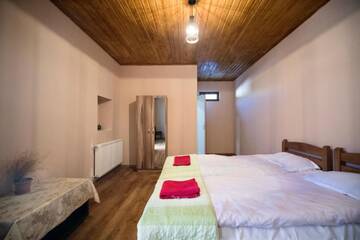 Фото номера Семейный номер с ванной комнатой Гостевой дом Guesthouse Nicolo г. Степанцминда 15