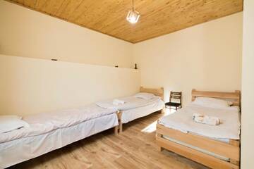 Фото номера Трехместный номер с основными удобствами Гостевой дом Guesthouse Nicolo г. Степанцминда 5