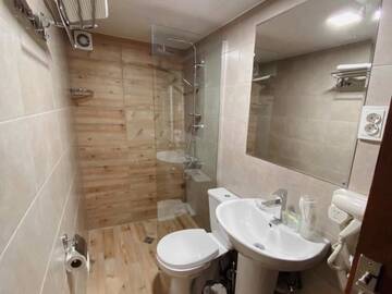 Фото номера Трехместный номер с видом на горы Отель Villa Kazbegi г. Степанцминда 4