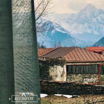 Фото номера Номер с кроватью размера &quot;king-size&quot; и видом на сад Гостевой дом Belmonte Kazbegi г. Степанцминда 5
