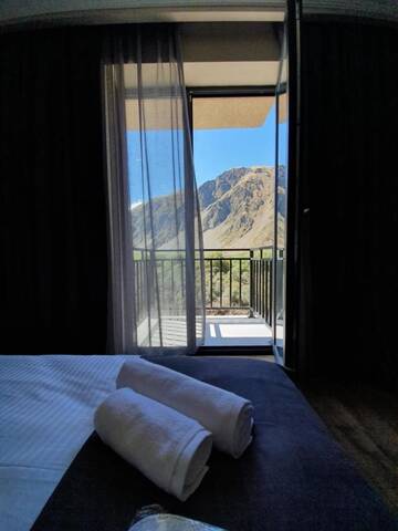 Фото номера Стандартный семейный номер Отель Hotel Gold Kazbegi г. Степанцминда 3