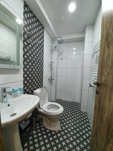 Фото номера Стандартный семейный номер Отель Hotel Gold Kazbegi г. Степанцминда 6