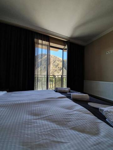 Фото номера Стандартный двухместный номер с 1 кроватью Отель Hotel Gold Kazbegi г. Степанцминда 3