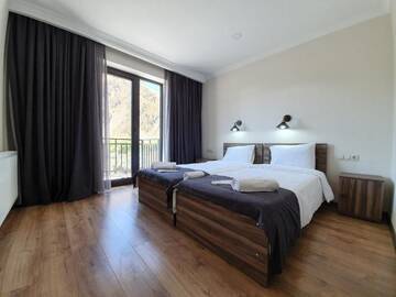 Фото номера Стандартный двухместный номер с 2 отдельными кроватями Отель Hotel Gold Kazbegi г. Степанцминда 8