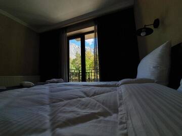 Фото номера Стандартный двухместный номер с 2 отдельными кроватями Отель Hotel Gold Kazbegi г. Степанцминда 10