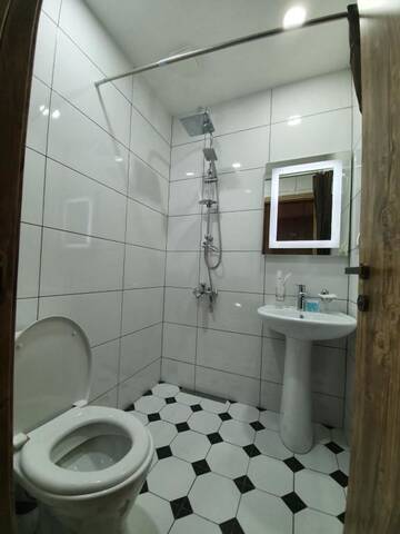 Фото номера Стандартный двухместный номер с 2 отдельными кроватями Отель Hotel Gold Kazbegi г. Степанцминда 12