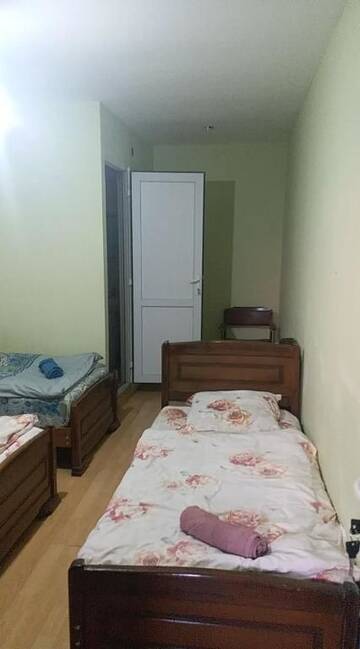 Фото номера Четырехместный номер с ванной комнатой Хостелы LOST INN KAZBEGI г. Степанцминда 18