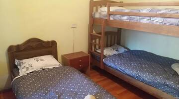 Фото номера Трехместный номер с ванной Хостелы LOST INN KAZBEGI г. Степанцминда 5