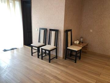 Фото номера Трехместный номер с собственной ванной комнатой Отель Wander Kazbegi Hotel г. Степанцминда 3