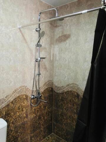 Фото номера Трехместный номер с балконом Отель Wander Kazbegi Hotel г. Степанцминда 5